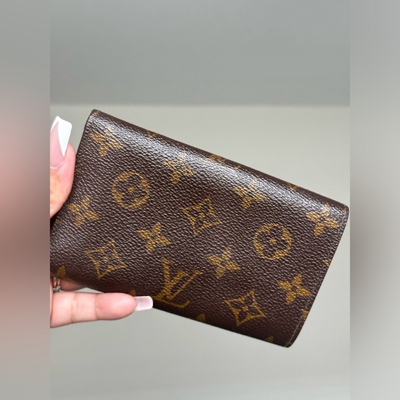 Authentic LV Wallet - Picture 10 of 10